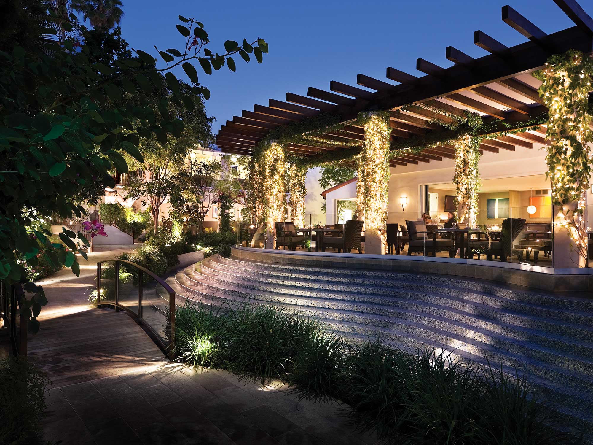 Cavatina restaurant at Sunset Marquis show at night
