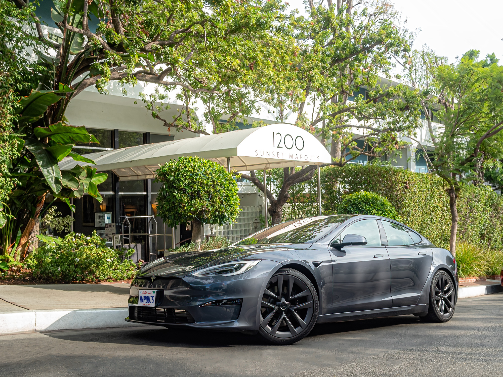 Sunset Marquis Hotel front entrance with vehicle parked in front of awning